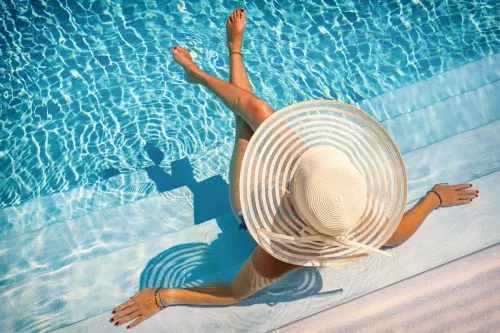 Frau im Schwimmbad 120x80cm
